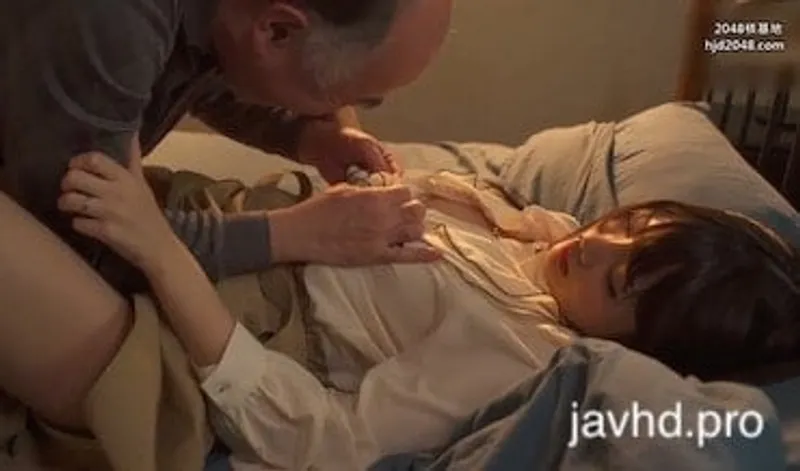 Chồng yêu đi vắng bà xã bị lão già nhà bên hiếp suzu harumiya